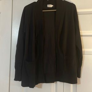 Black sweater with pockets no buttons